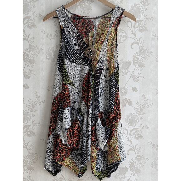 Artsy Abstract Top Size XS/S Multicover Sleeveless V neck Large Button Lagenlook - Picture 1 of 11
